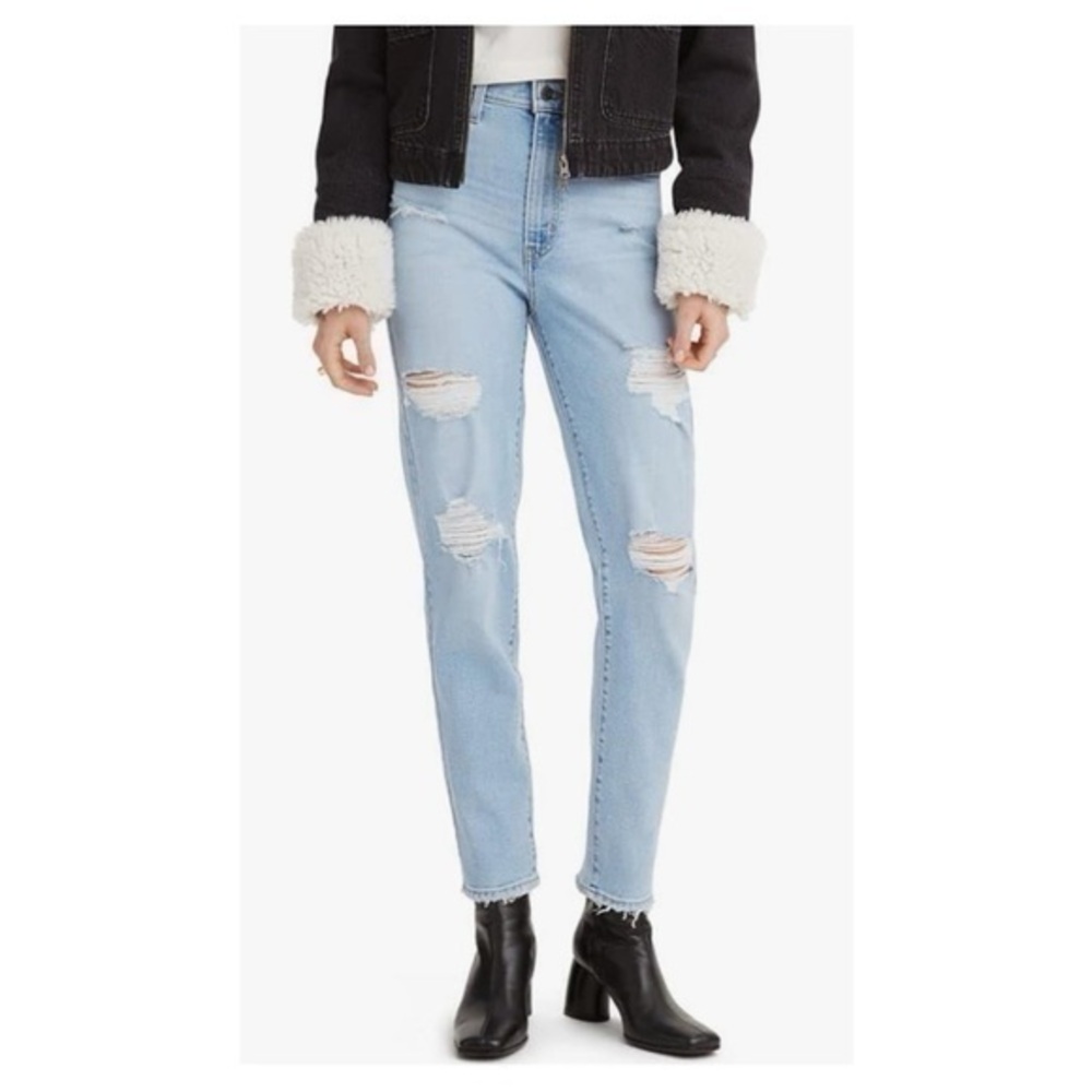 Host Pick 💕 NWT Levi’s Jeans High Rise Destructed Ripped Mom Jeans  24W $80 New